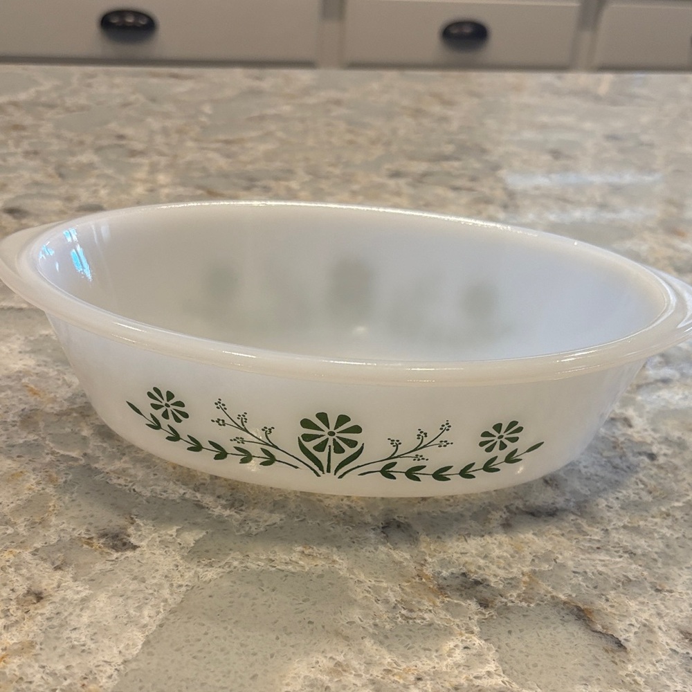 Glassware casserole 1 quart milk glass dish in green daisy pattern. 10 wide - Picture 1 of 9
